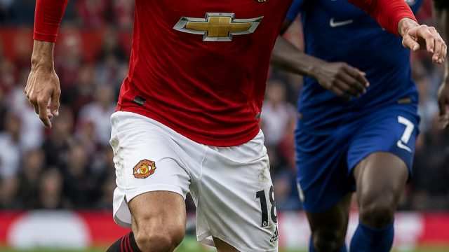 Manchester United's Midfield Maneuver: The Latest Developments