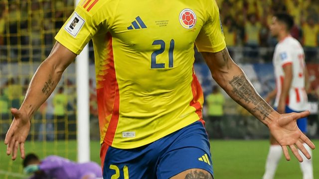 Colombia Advances to World Cup Knockouts with Muñoz's Key Goal