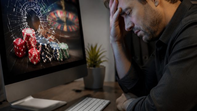 Navigating the Trust Crisis in Today's Digital News Landscape