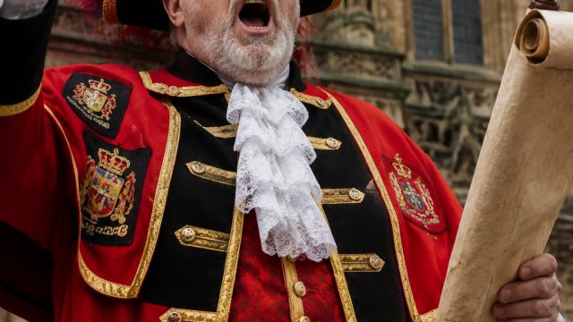 Australian Town Crier Sets Guinness Record with Record-Breaking Shout